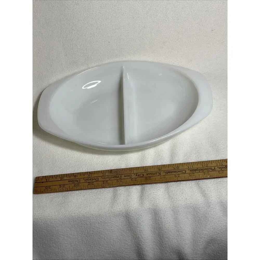 Pyrex 1083 White Divided Oval Casserole Bake & Serve Dish 1 1/2 Qt EUC